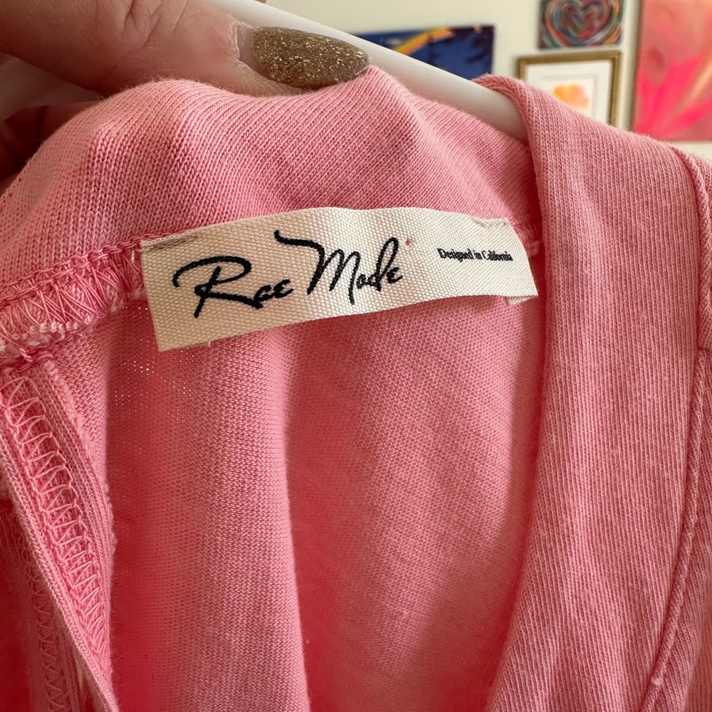 Sleeveless Pink Romper with Front Pockets - Picture 3 of 4
